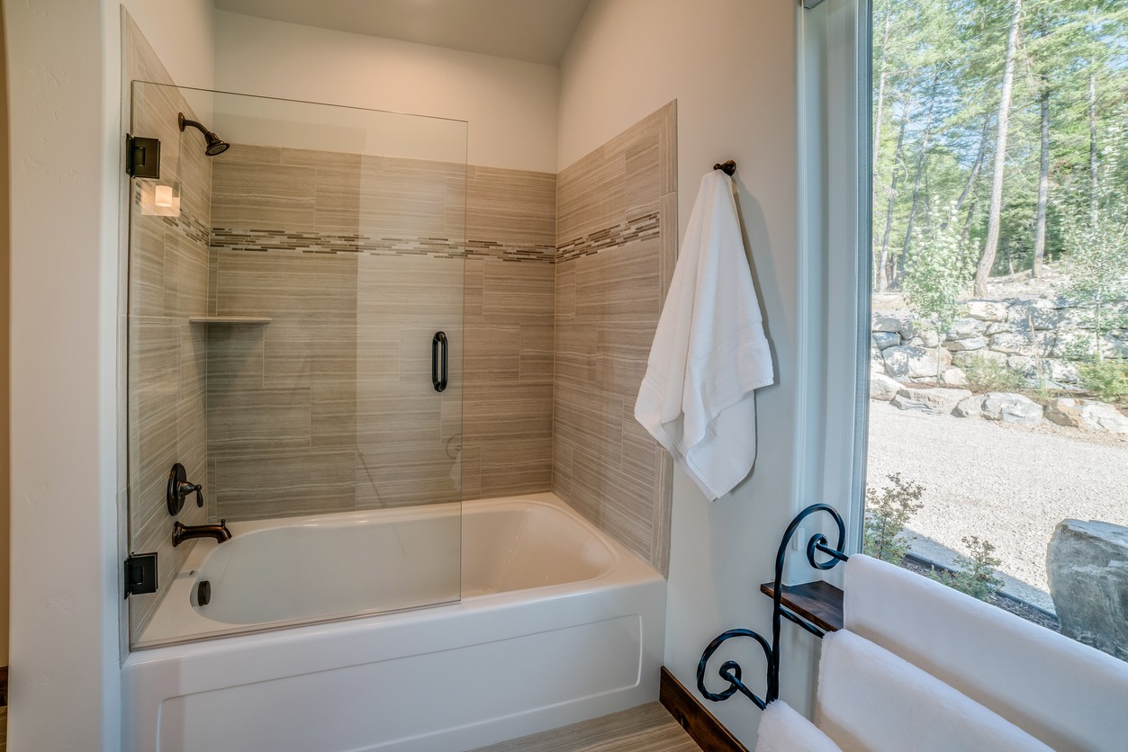 Shower & Tub Repair in Pinecrest